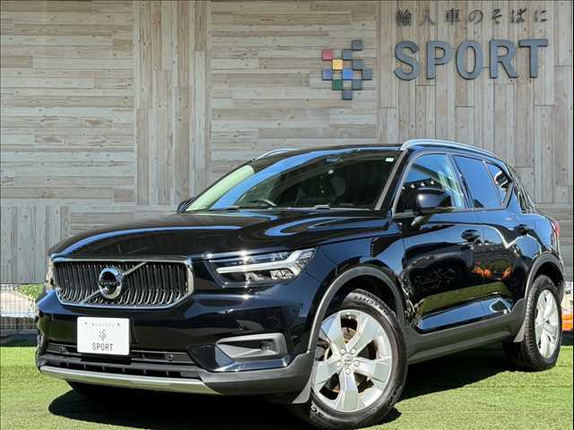 ボルボ XC40 T4 AWD Momentum