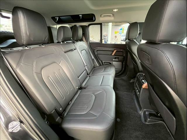 DEFENDER110 S D300 内装他