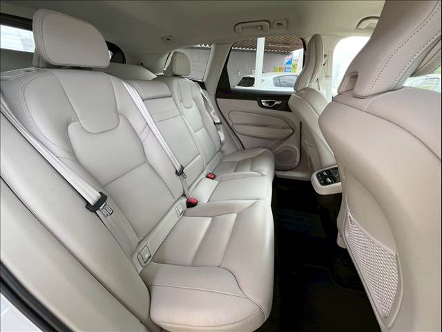 XC60D4 AWD Momentum 内装他
