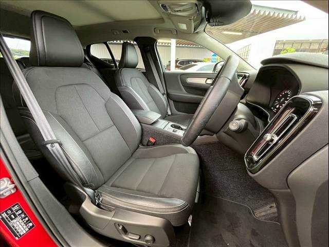 XC40T4 Momentum 内装他