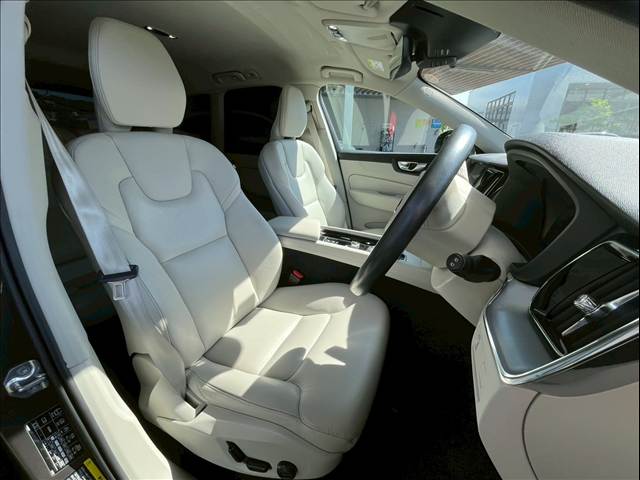 XC60D4 AWD Momentum 内装他