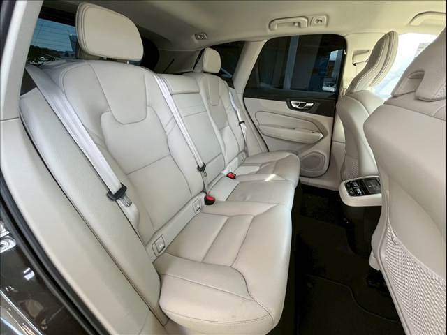 XC60D4 AWD Momentum 内装他