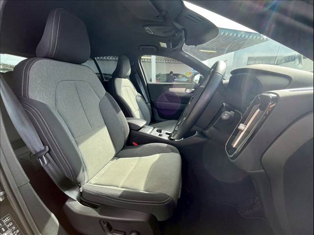 XC40B4 Momentum 内装他