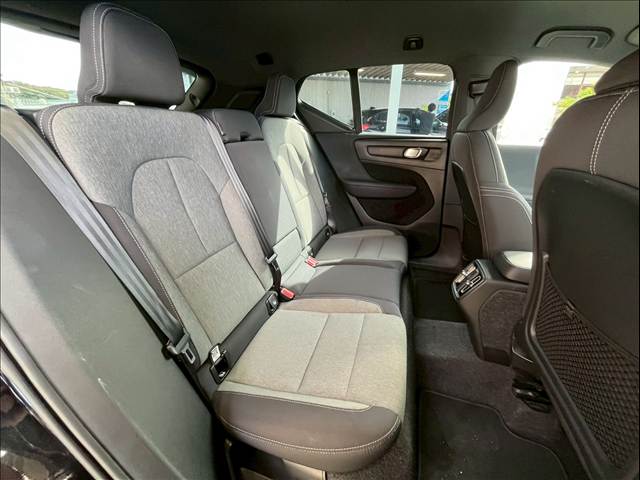 XC40B4 Momentum 内装他