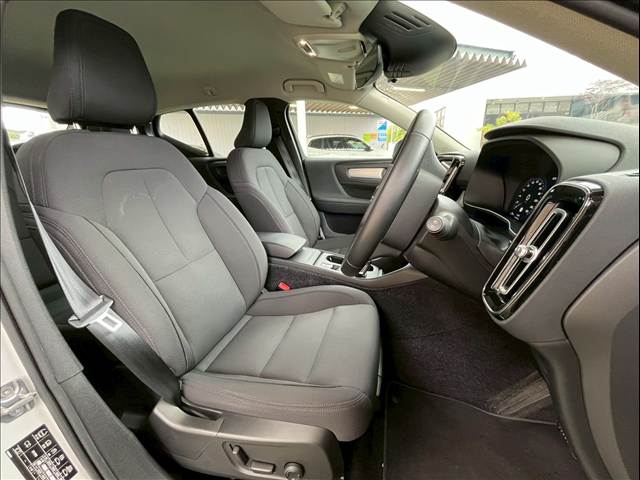 XC40B4 Momentum 内装他