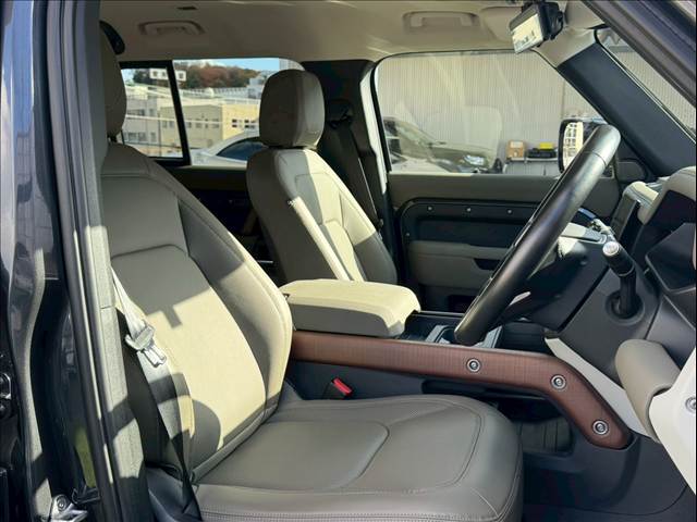 DEFENDER110S D300 内装他