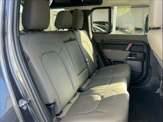 DEFENDER110S D300 内装他