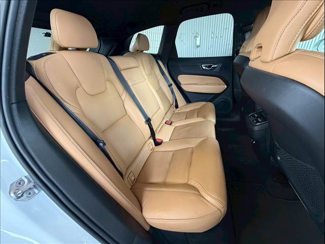 XC60D4 AWD Inscription 内装他