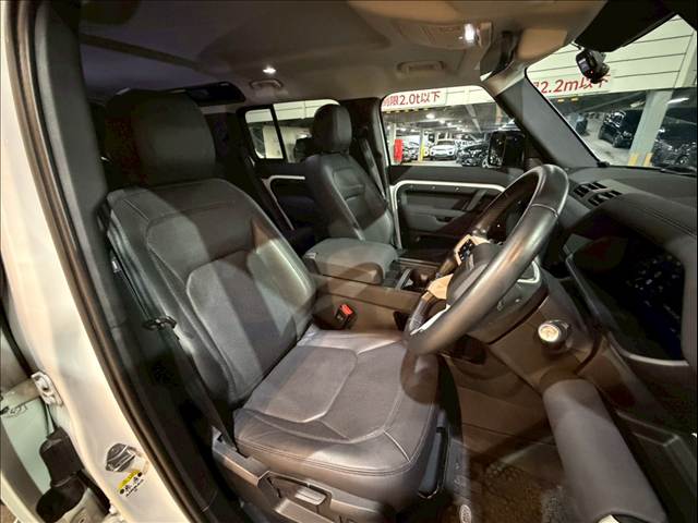 DEFENDER110S D300 内装他