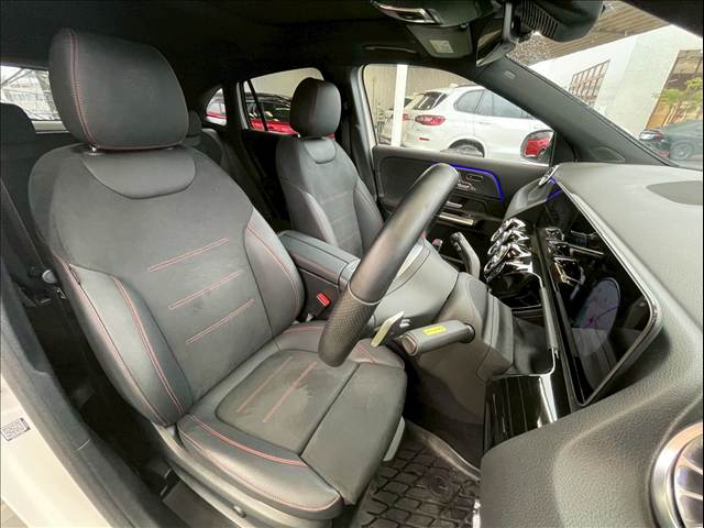 GLA-CLASSGLA 200d 4MATIC AMGライン 内装他