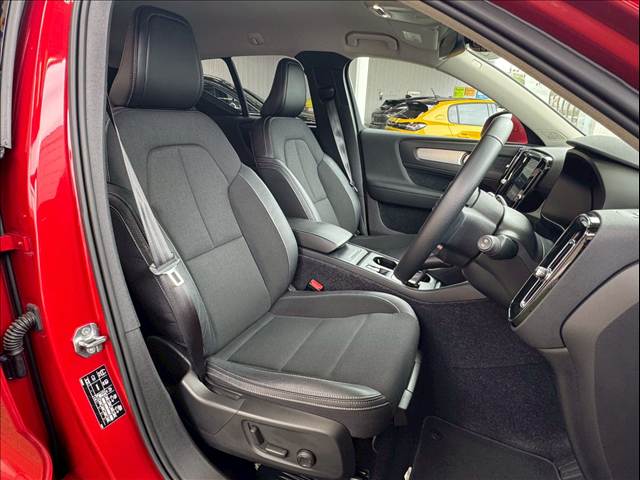 XC40T4 Momentum 内装他