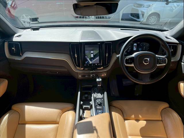 XC60D4 AWD Inscription 内装他