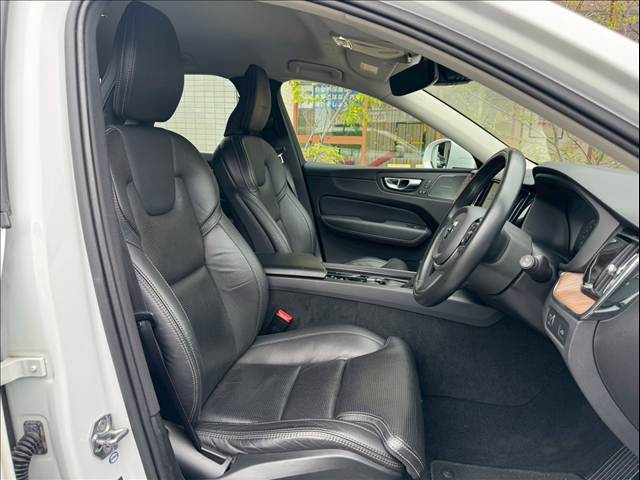 XC60□D4 AWD Inscription 内装他