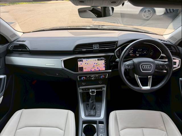Q3□35 TDI quattro advanced 内装他