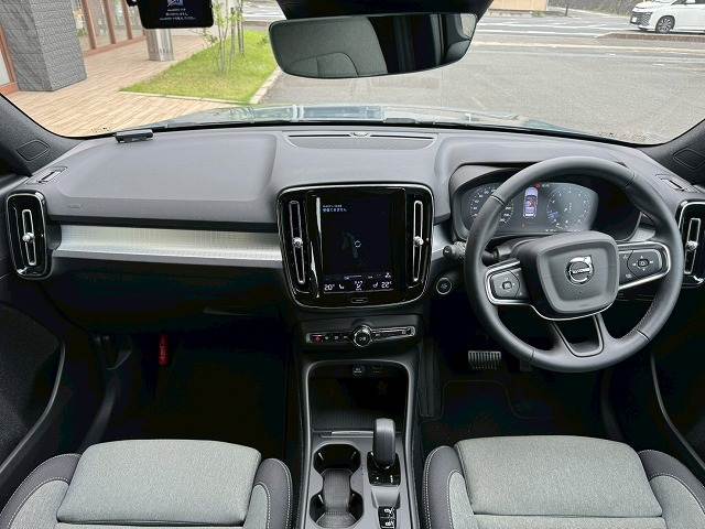 ボルボXC40□B3 Momentum 内装他