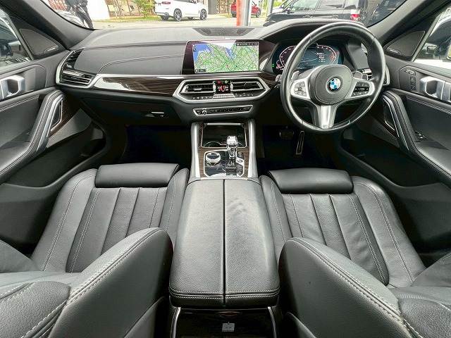 BMWX6xDrive35d M Sport パノラマルーフ/ハイライン&プラスPKG/ハーマンカードンサウンド/AppleCarPlay/保冷保温機能付カップホルダー/電動リアゲート/レーダークルーズコントロール/シートメモリー 内装他