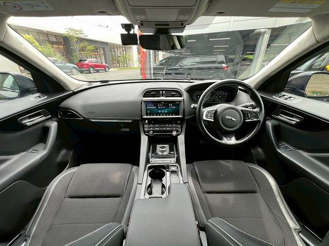 ジャガーF-PACER-スポーツ カルパチアングレー/MERIDIANサウンド/レーダークルーズコントロール/AppleCarPlay/20インチOPAW/電動リアゲート/シートメモリー/ブラインドスポットモニター/シートヒーター 内装他