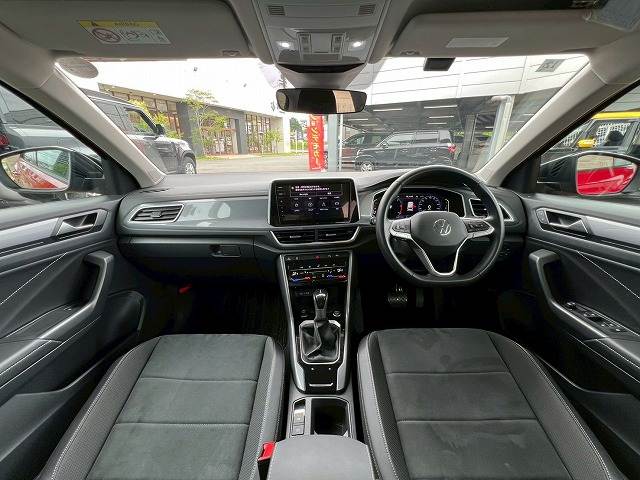 フォルクスワーゲンT-RocTDI スタイル AppleCarPlay/DiscoverPro/電動リアゲート/アダプティブクルーズコントロール/ルーフレール/バーチャルコックピット/ブラインドスッポトモニター/パドルシフト/ワイヤレス充電 内装他