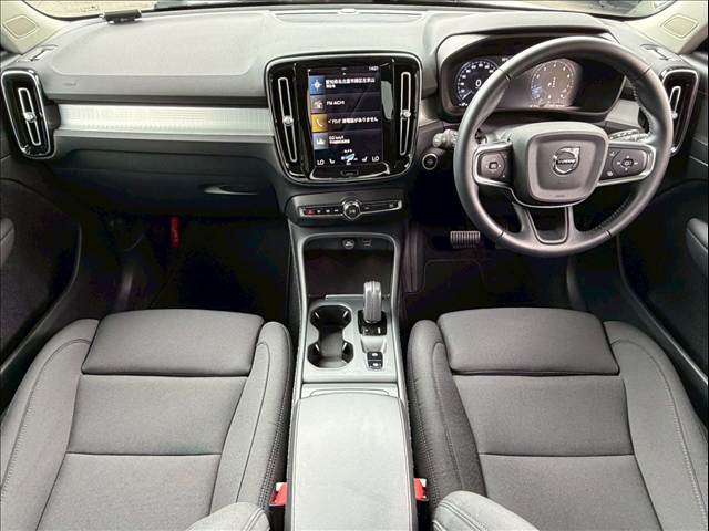ボルボXC40B4 AWD Momentum 内装他