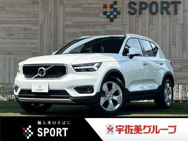 ボルボXC40Ｂ４　ＡＷＤ　モメンタム　クライメートパッケージ／ＡｐｐｌｅＣａｒＰｌａｙ／シートヒーター／電動リアゲート／メモリー付パワーシート／ステアリングヒーター／全周囲カメラ／ブラインドスポットモニター／アクティブクルーズコントロール