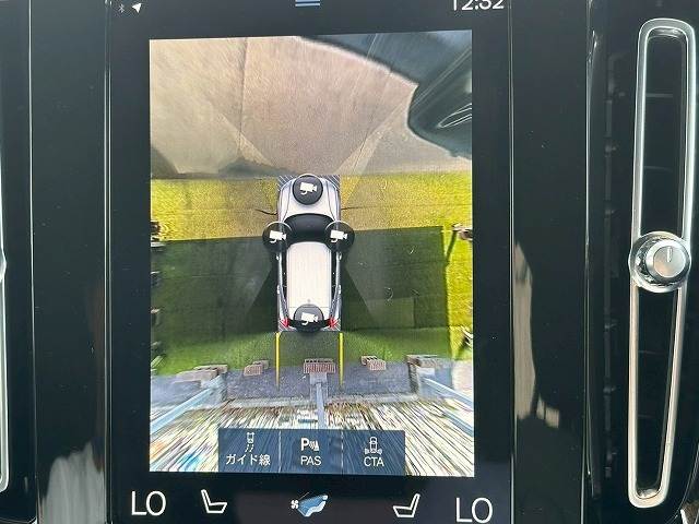 XC40B4 モメンタム クライメートPKG/AppleCarPlay/全周囲カメラ/ハンズフリー電動リアゲート/ステアリングヒーター/シートヒーター/メモリー付パワーシート/アクティブクルーズコントロール/BSM 内装他
