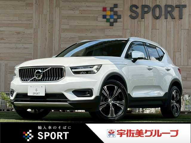 ボルボXC40B4 AWD インスクリプション ハーマンカードン/白革/AppleCarPlay/全周囲カメラ/ステアリングヒーター/前後席シートヒーター/電動リアゲート/メモリー付パワーシート/ブラインドスポットモニター/パークアシストパイロット 外観