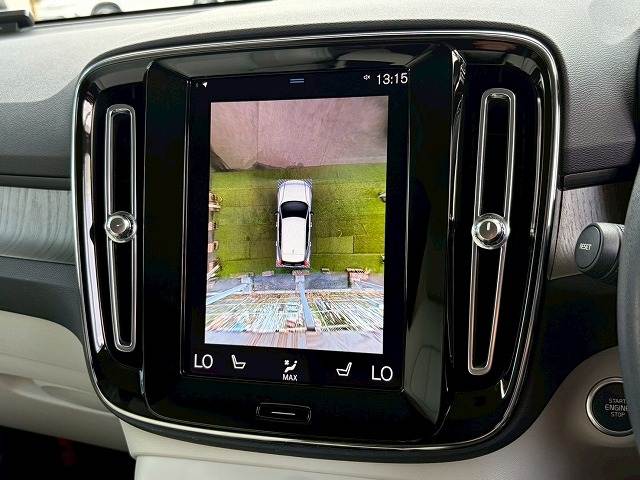 XC40B4 AWD インスクリプション ハーマンカードン/白革/AppleCarPlay/全周囲カメラ/ステアリングヒーター/前後席シートヒーター/電動リアゲート/メモリー付パワーシート/ブラインドスポットモニター/パークアシストパイロット 内装他