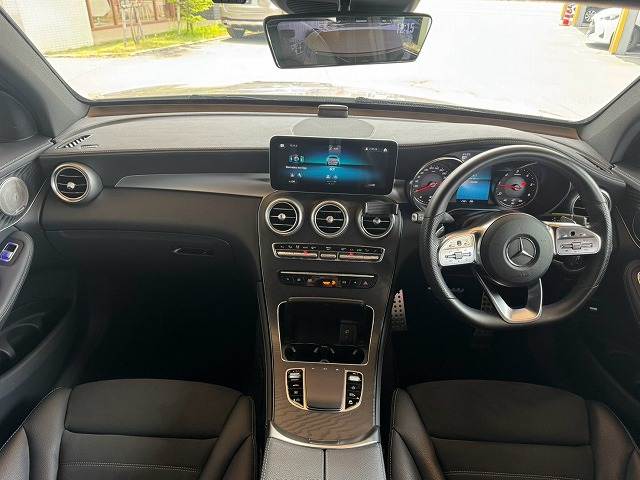 GLC-CLASSGLC220d 4マチック AMGライン パノラミックスライディングルーフ/エアサスペンション/全周囲カメラ/電動トランク/シートヒーター/メモリー付きパワーシート/アクティブクルーズコントロール/ブラインドスポットモニター/パドルシフト 内装他