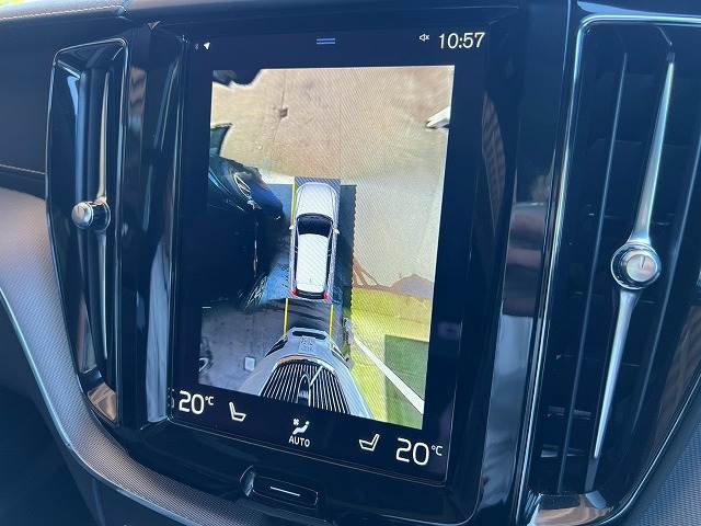 XC60B6 AWD Rデザイン サンルーフ/ハーマンカードンサウンド/前後席シートヒーター/AppleCarPlay/ステアリングヒーター/全周囲カメラ/電動リアゲート/ヘッドアップディスプレイ/ブラインドスポットモニター 内装他