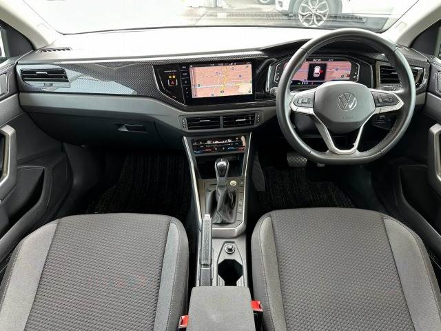 PoloTSIアクティブ DiscoverProPKG/テクノロジーPKG/ワイヤレス充電/AppleCarPlay/アクティブクルーズコントロール/パーキングアシスト/パドルシフト/クリアランスソナー/ETC 内装他