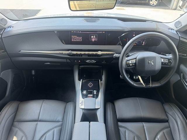 シトロエンDS4リヴォリ　ブルーＨＤｉ　Ａｐｐｌｅｃａｒｐｌａｙ／シートヒーター＆ベンチレーション／ステアリングヒーター／電動リアゲート／ヘッドアップディスプレイ／デジタルインナーミラー／ブラインドスポットモニター／ワイヤレス充電 内装他