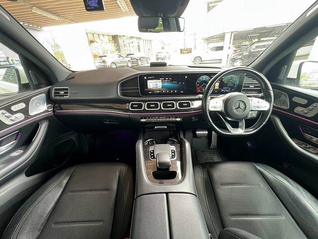 メルセデス・ベンツGLE-CLASSGLE300d 4マチック AMGライン パノラミックスライディングルーフ/レザーエクスクルーシブパッケージ/パナメリカーナグリル/ブルメスターサウンド/保温保冷カップホルダー/シートヒーター&ベンチレーション/ワイヤレス充電/全周囲カメラ 内装他