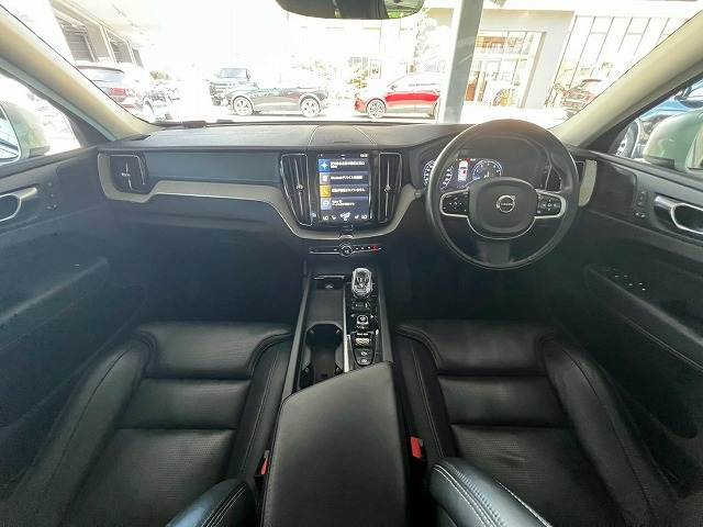 ボルボXC60B5 AWD インスクリプション パノラマルーフ/ハーマンカードン/AppleCarPlay/全周囲カメラ/ステアリングヒーター/シートヒーター&ベンチレーション/メモリー付パワーシート/電動リアゲート/HUD/BSM/ETC 内装他