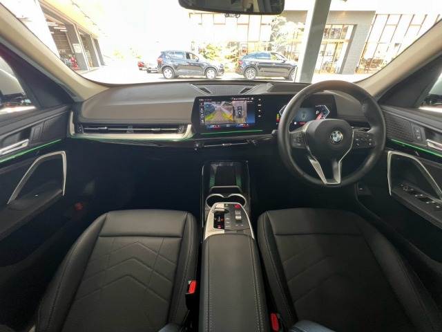 BMWX1ｘＤｒｉｖｅ　２０ｉ　ｘライン　ＡｐｐｌｅＣａｒＰｌａｙ／テクノロジーＰＫＧ／全周囲カメラ／アダプティブクルーズコントロール／パーキングアシストプラス／ブラインドスポットモニター／電動リアゲート／メモリー付パワーシート／純正アルミ 内装他