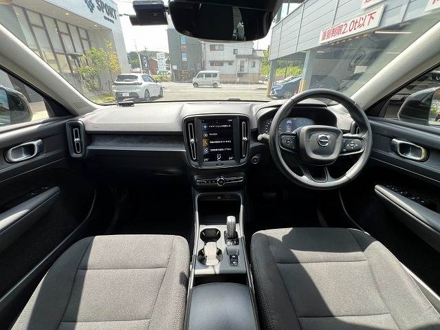 ボルボXC40Ｂ４　ＡｐｐｌｅＣａｒＰｌａｙ／全周囲カメラ／アダプティブクルーズコントロール／ブラインドスポットモニター／パークアシスト／クロストラフィックアラート／レーンキープ／ＬＥＤヘッドライト／スマートキー／ＥＴＣ 内装他