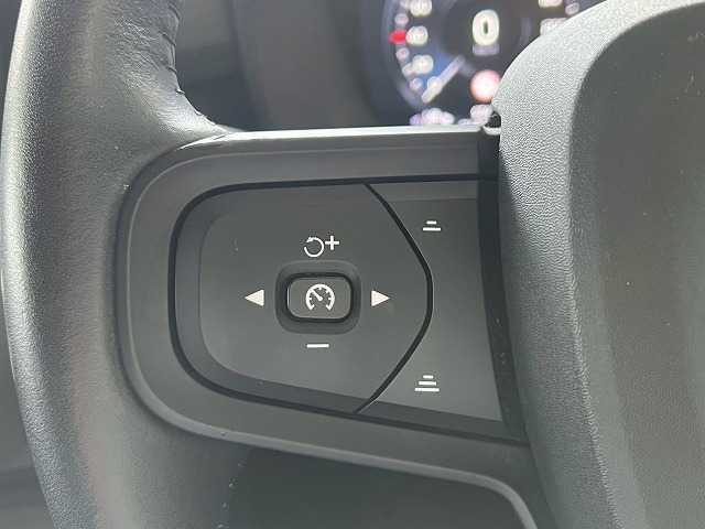 XC40Ｂ４　ＡｐｐｌｅＣａｒＰｌａｙ／全周囲カメラ／アダプティブクルーズコントロール／ブラインドスポットモニター／パークアシスト／クロストラフィックアラート／レーンキープ／ＬＥＤヘッドライト／スマートキー／ＥＴＣ 内装他