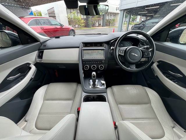 ジャガーE-PACER‐ダイナミック S 180PS シートヒーター/ドライブパック/AppleCarPlay/全周囲カメラ/アダプティブクルーズコントロール/ブラインドスポットモニター/電動リアゲート/パワーシート/レーンキープ/LEDヘッドライト 内装他