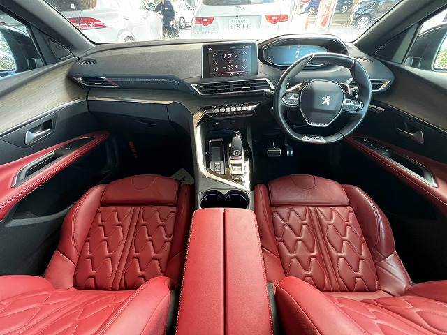 プジョー3008GT ブルーHDi レッドナッパ パノラマルーフ/AppleCarPlay/ハンズフリー電動テールゲート/シートヒーター/ブラインドスポットモニター/メモリー付パワーシート/ワイヤレス充電/アクティブクルーズコントロール/パドルシフト 内装他
