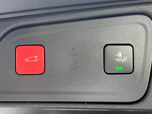 3008GT ブルーHDi レッドナッパ パノラマルーフ/AppleCarPlay/ハンズフリー電動テールゲート/シートヒーター/ブラインドスポットモニター/メモリー付パワーシート/ワイヤレス充電/アクティブクルーズコントロール/パドルシフト 内装他