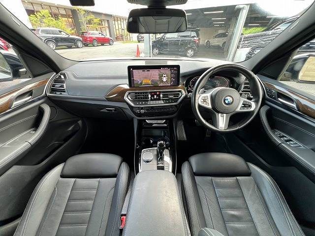 BMWX3xDrive 20d Mスポーツ パノラマルーフ/20インチAW/セレクトPKG/ステアリングヒーター/前席シートヒーター/AppleCarPlay/メモリー付パワーシート/電動リアゲート/全周囲カメラ/パーキングアシスト 内装他