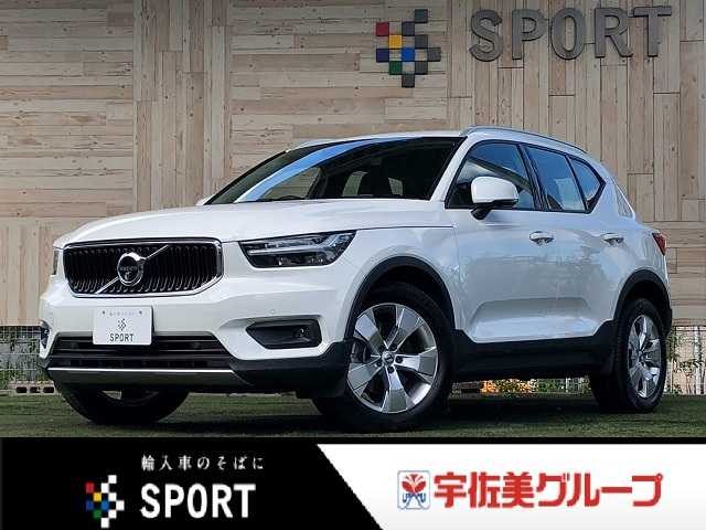 ボルボXC40B4 AWD Momentum