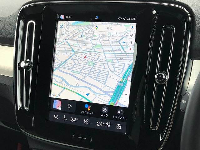 XC40プラス　Ｂ３　クライメートパッケージ／ＡｐｐｌｅＣａｒＰｌａｙ／Ｇｏｏｇｌｅナビ／ステアリングヒーター／メモリー付パワーシート／前後席シートヒーター／全周囲カメラ／電動リアゲート／ワイヤレス充電／パーキングアシスト 内装他