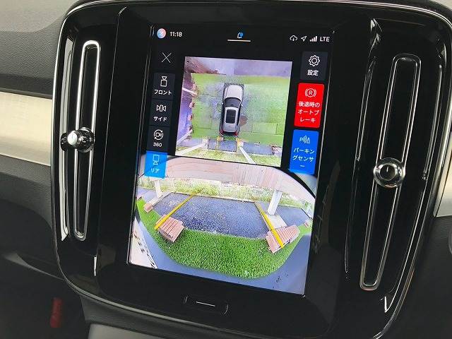 XC40プラス　Ｂ３　クライメートパッケージ／ＡｐｐｌｅＣａｒＰｌａｙ／Ｇｏｏｇｌｅナビ／ステアリングヒーター／メモリー付パワーシート／前後席シートヒーター／全周囲カメラ／電動リアゲート／ワイヤレス充電／パーキングアシスト 内装他