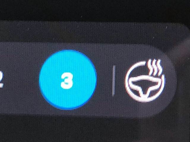 XC40プラス　Ｂ３　クライメートパッケージ／ＡｐｐｌｅＣａｒＰｌａｙ／Ｇｏｏｇｌｅナビ／ステアリングヒーター／メモリー付パワーシート／前後席シートヒーター／全周囲カメラ／電動リアゲート／ワイヤレス充電／パーキングアシスト 内装他