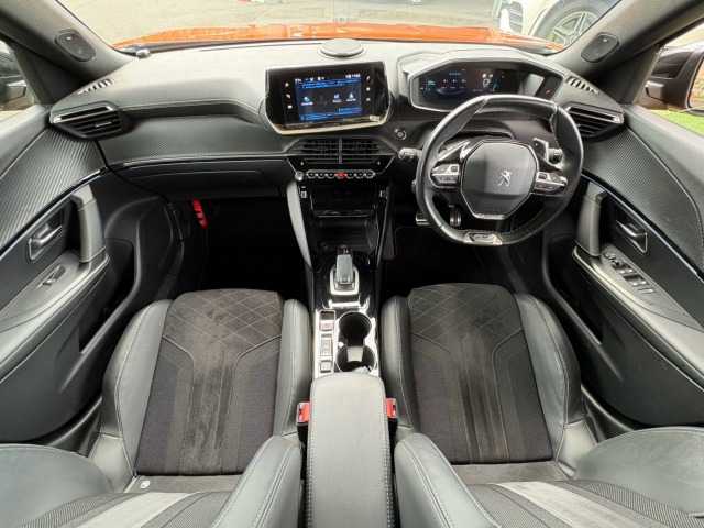 プジョー2008GTライン AppleCarPlay/FOCALサウンド/純正ナビ/フルセグTV/レーダークルーズ/ブラインドスポット/シートヒーター/アンビエントライト/ディレクショナルヘッドランプ/ワイヤレス充電/ 内装他