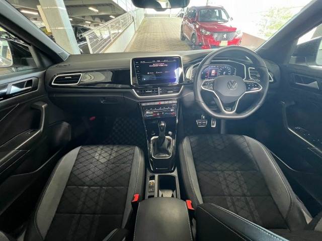 フォルクスワーゲンT-RocTDI Rライン ディスカバープロPKG/AppleCarPlay/シートヒーター/デジタルメーター/パーキングアシスト/レーンキープ/レーダークルーズコントロール/ブラインドスポットモニター/純正18インチAW 内装他