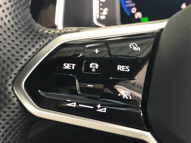 T-RocTDI Rライン ディスカバープロPKG/AppleCarPlay/シートヒーター/デジタルメーター/パーキングアシスト/レーンキープ/レーダークルーズコントロール/ブラインドスポットモニター/純正18インチAW 内装他