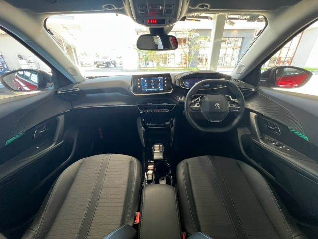 プジョー2008GT AppleCarPlay/純正ナビ/フルセグTV/アダプティブクルーズコントロール/バックカメラ/レーンキープアシスト/クリアランスソナー/パドルシフト/アイドリングストップ/純正アルミ/ETC 内装他