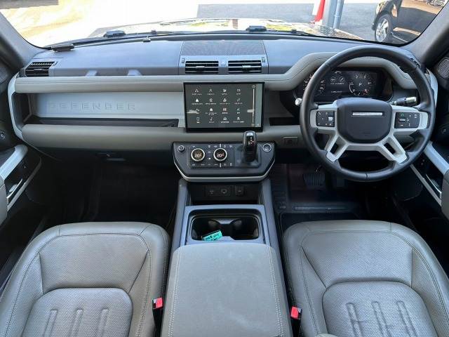 ランドローバーDEFENDER110S D300 11.4型ナビ/ブラックパック/メリディアンサウンド/AppleCarPlay/オプション19インチAW/灰革シート/パワーシート/全周囲カメラ/レーダークルーズコントロール/ブラインドスポット 内装他