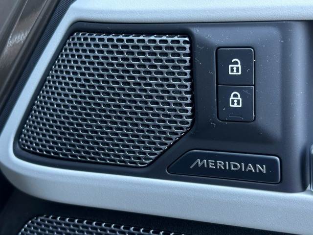 DEFENDER110S D300 11.4型ナビ/ブラックパック/メリディアンサウンド/AppleCarPlay/オプション19インチAW/灰革シート/パワーシート/全周囲カメラ/レーダークルーズコントロール/ブラインドスポット 内装他